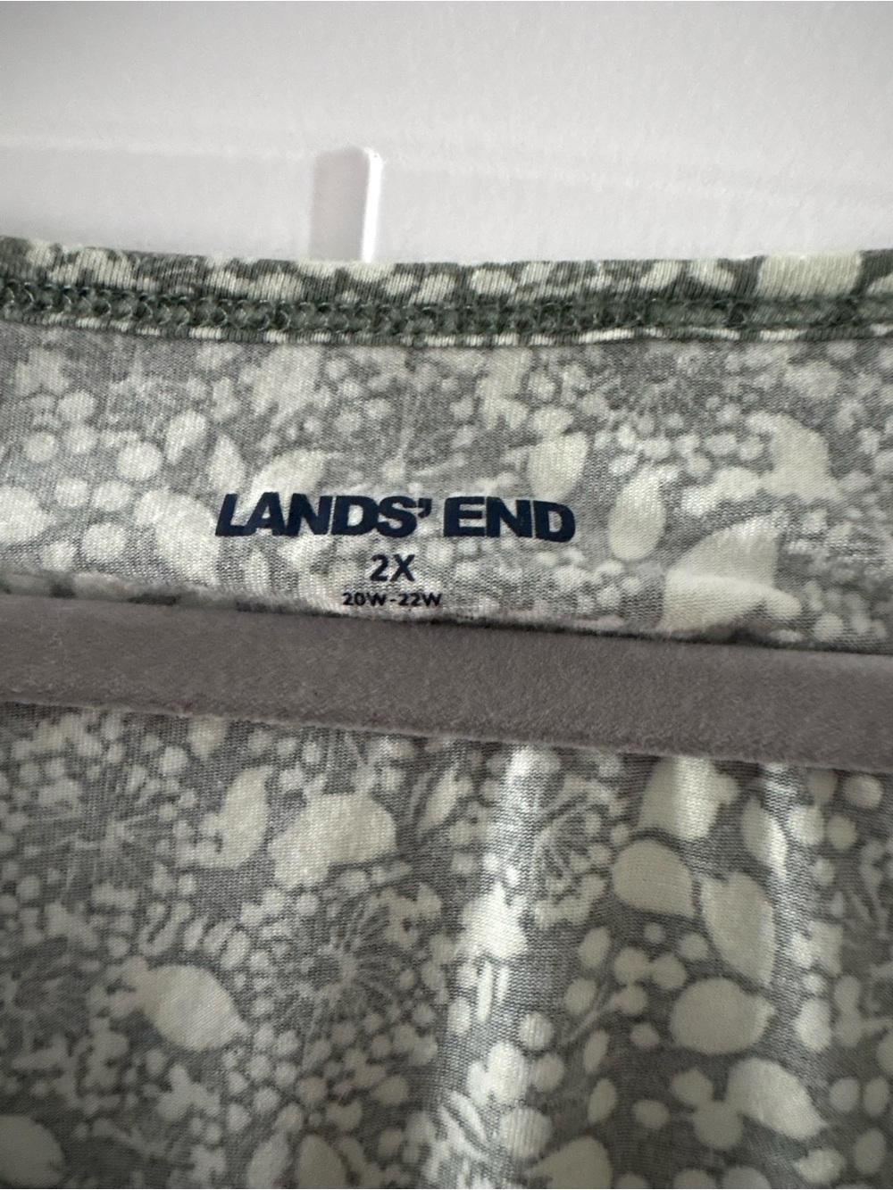 Land’s End Green White Floral Rayon/Spandex Short Sleeve Tee 2X EUC Casualwear
